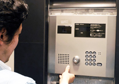 共用エントランスのオートロック設備確認